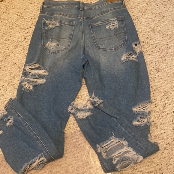 American eagle stretch mom jeans distressed with a stretch fit - Picture 3 of 5